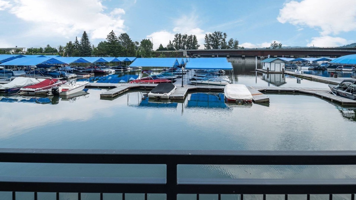 Sandpoint Condo | Stay and Play Downtown | Sandcreek Lofts Overlooks Marina