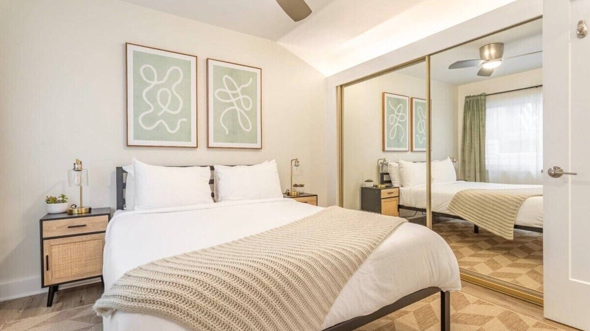Sand Section Apartment | Stay around the corner from the Manhattan Beach Strand!