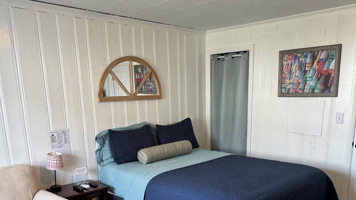 Hampton Apartment | Stay at North Beach Motel! Across the street from North Beach!