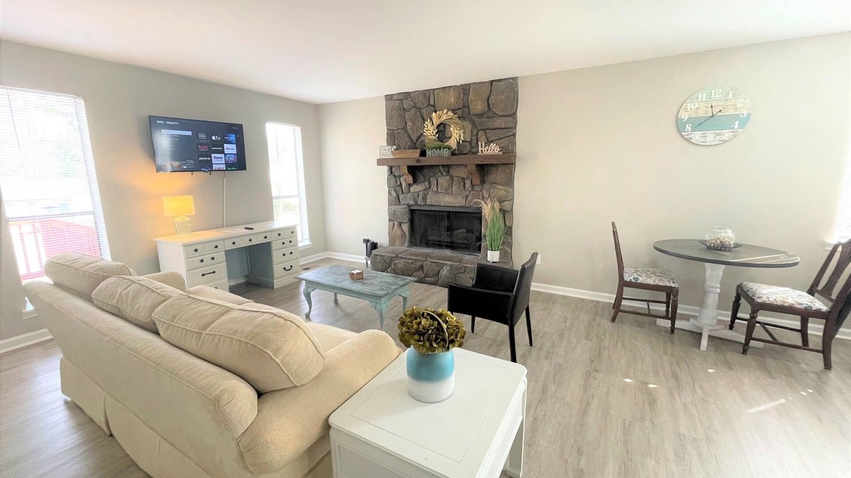 New Castle House | Stay at Old Farm - Remodeled & 14 min to DT