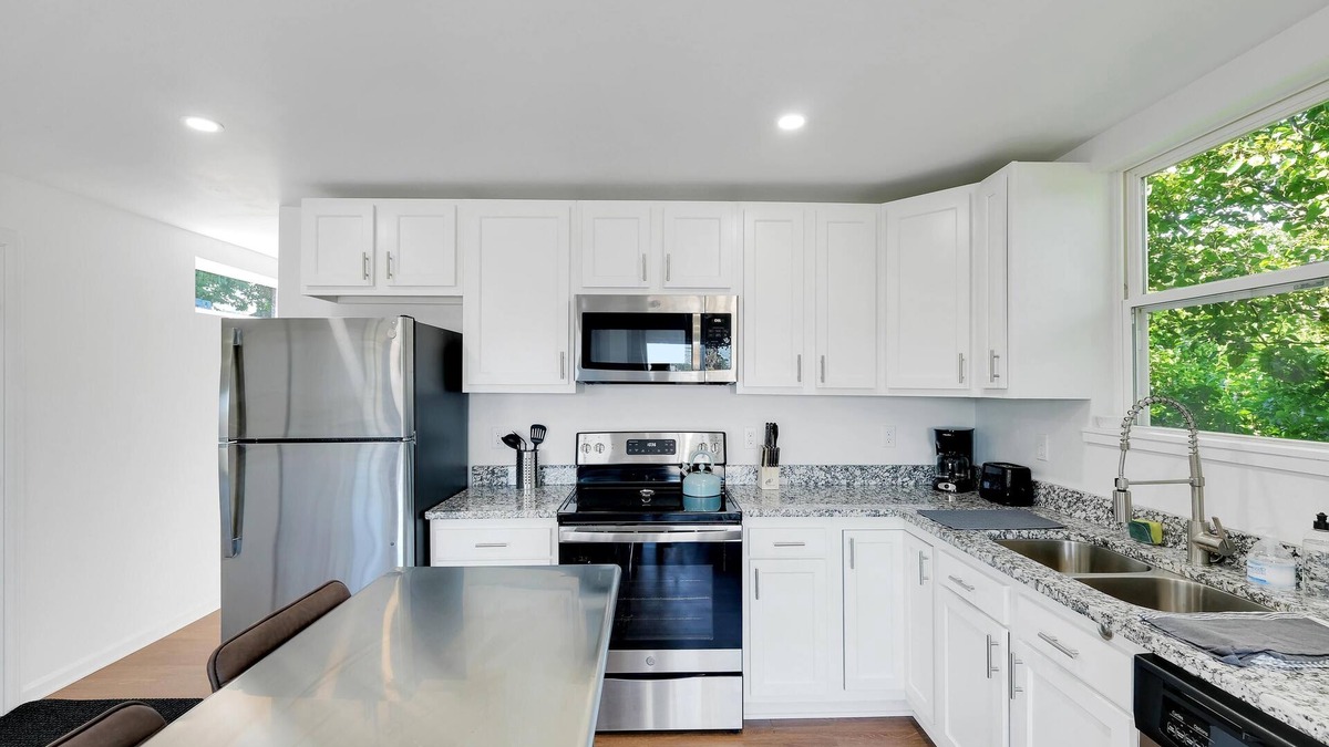 Phoenix Hill Apartment | Stay at Re-Nu: Unique Shipping Container Apartments in NuLu