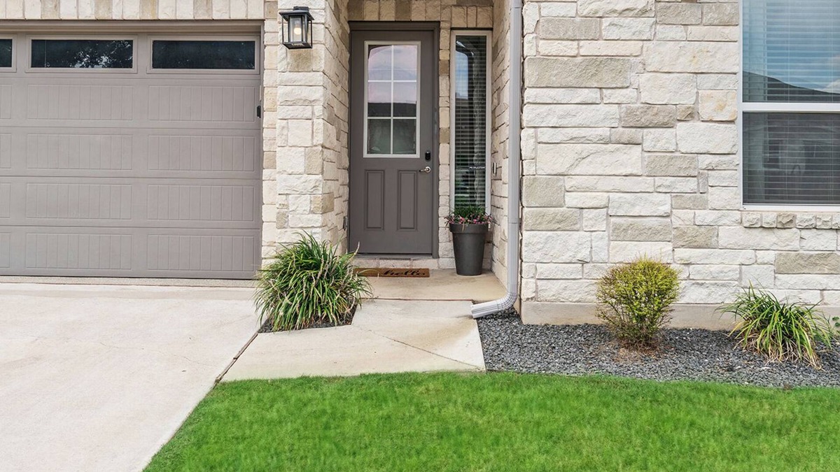 Round Rock House | Stay at Steph’s Farmhouse! Right next to Kalahari Resorts and Dell Diamond!