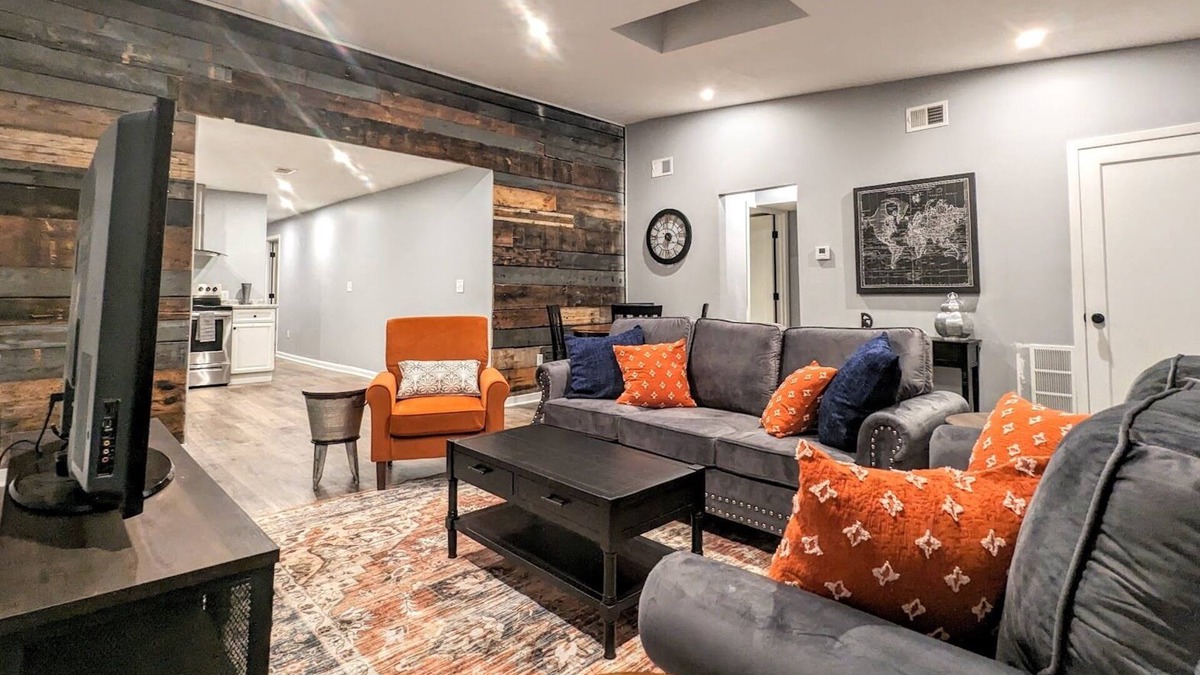 Homestead Apartment | Stay at The Forge Loft in historic Homstead Pennsylvania!