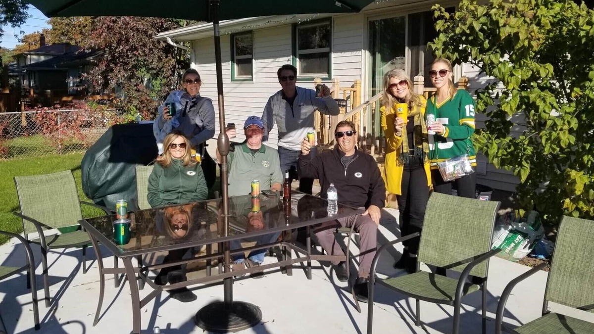 Green Bay House | STAY AT THE LUXURY TUNDRA HOUSE! A BLOCK TO LAMBEAU! OPEN FOR RAVENS GAME 12/27