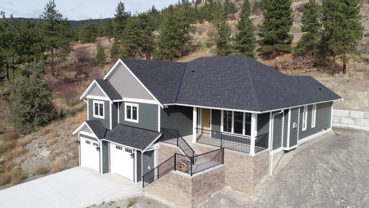 Merritt House | Stay at the Peregrine Lookout.Pet free, and fully climate controlled view home.