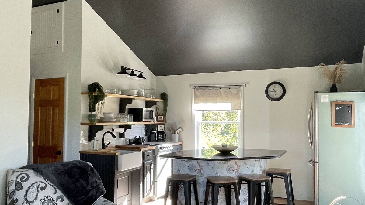St. Albans House | Stay at this comfortable loft at St. Albans Bay!