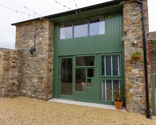 Monasterevin Apartment | Stay Barrow Blueway - The Stables