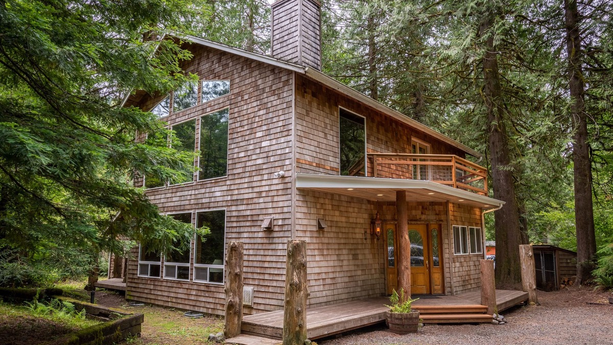Rhododendron Cabin | Stay before 9/28 get the 3RD night FREE!Hot tub, fireplace