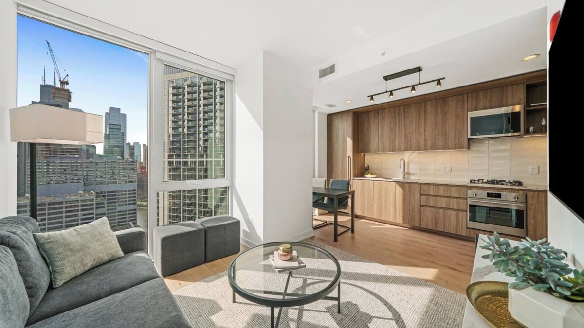 Near North Side Apartment | Stay Chic in Chicago: River North Suites w/Luxe Amenities & Prime Location!