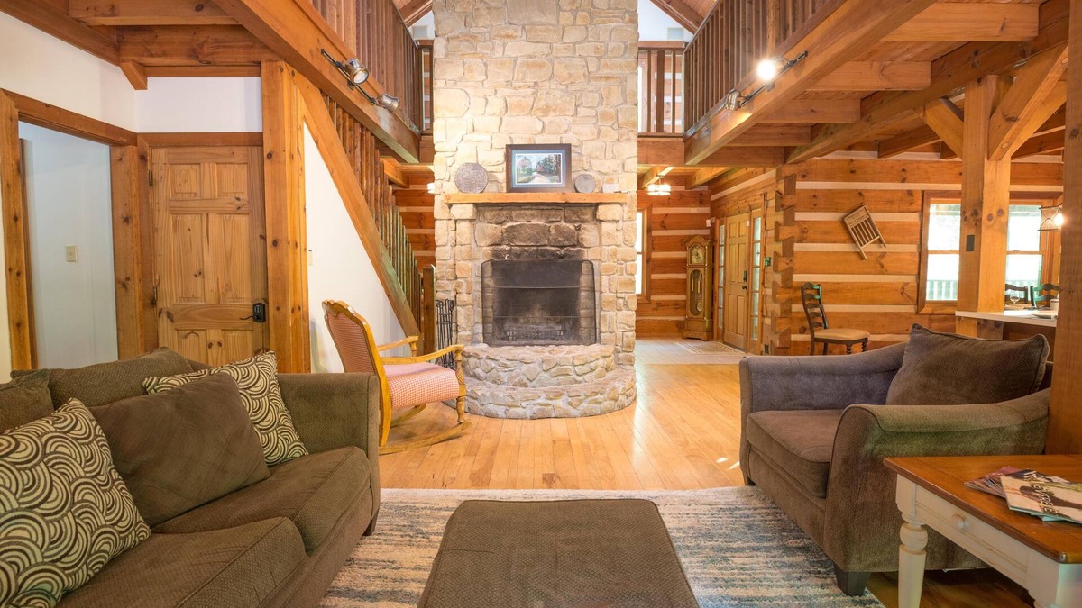 Nashville Cabin | Stay close to the village! Only 1 mile from downtown Nashville!
