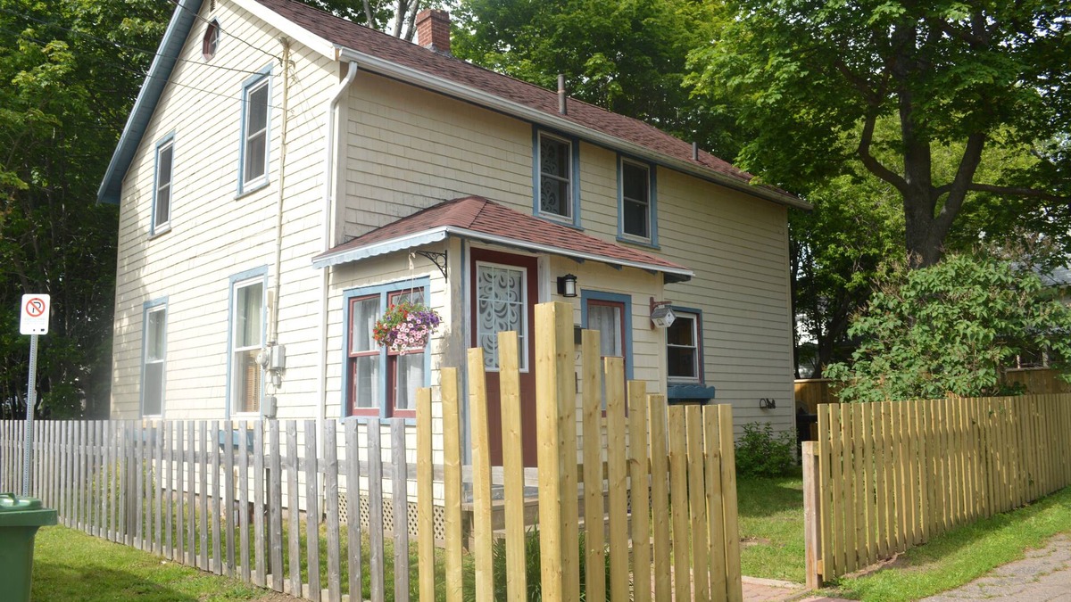 Charlottetown House | Stay in a charming heritage home in Charlottetown close to downtown!
