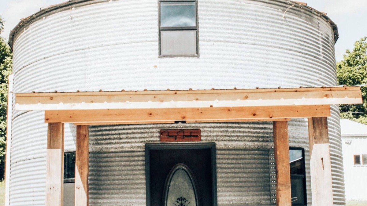 Tebbetts Cabin | Stay in a Grain Bin! Unique Farmhouse Retreat with Modern Comforts. Unit 1