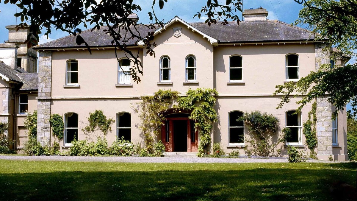 Slane House | Stay in a historic Manor House ! A Grand Retreat near Dublin&Newgrange.