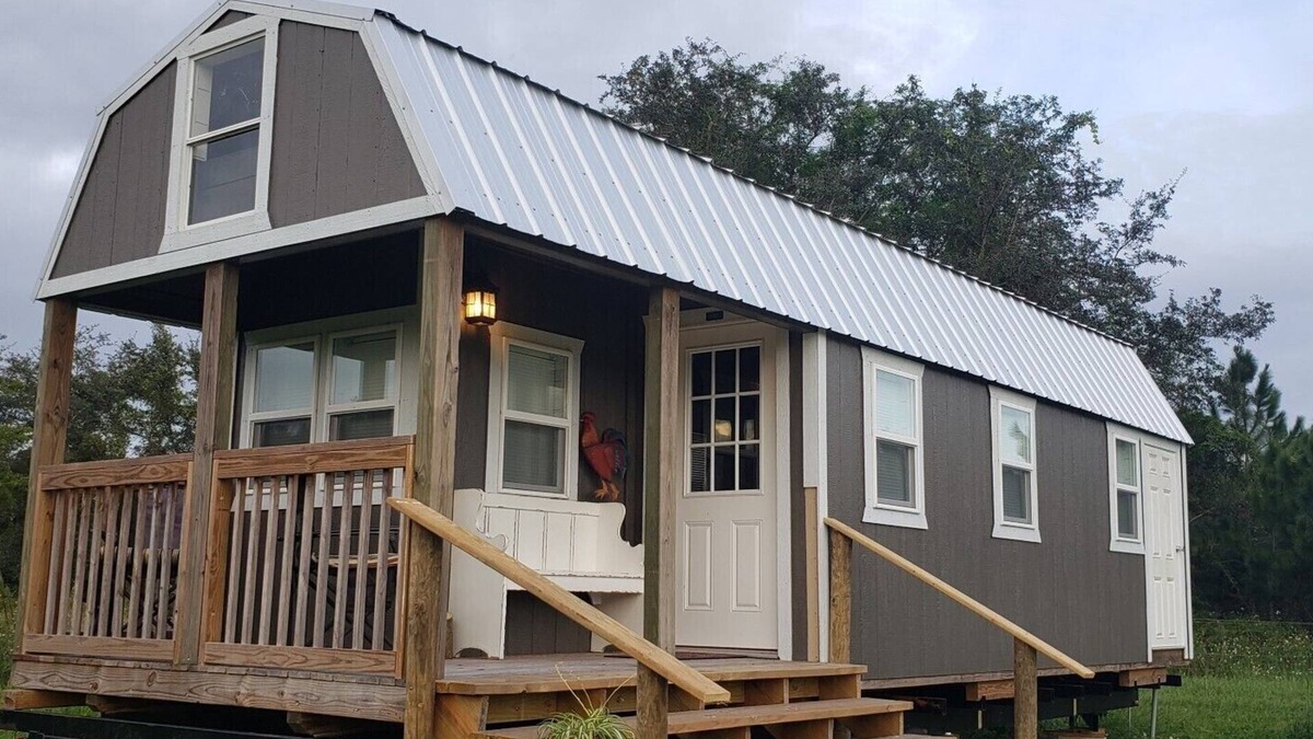 Howey-in-the-Hills House | Stay in a Luxury tiny house with horses in your yard. Private & tranquil