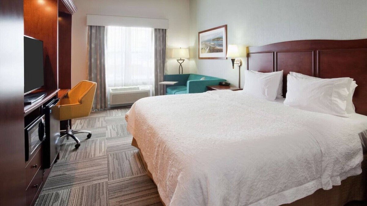 Canal Park House | Stay in a Retreat with Superb Amenities