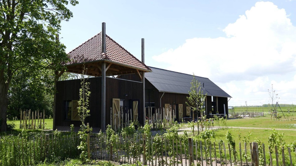 Veessen House | Stay in a romantic country style love suite with authentic trusses