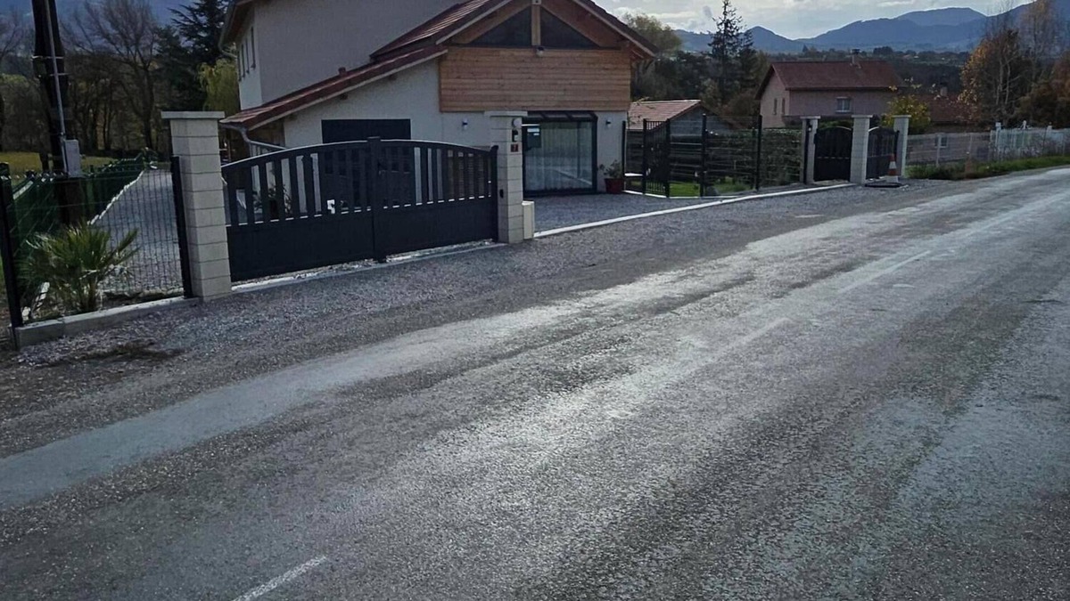 Breziers House | Stay in Breziers: Close to Lac de Serre-Ponçon and the ski resorts