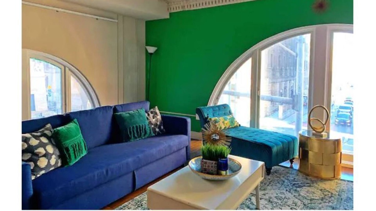 Inner Harbor Condo | Stay in Downtowns 1st Skyscraper w/ Pool table & Gym