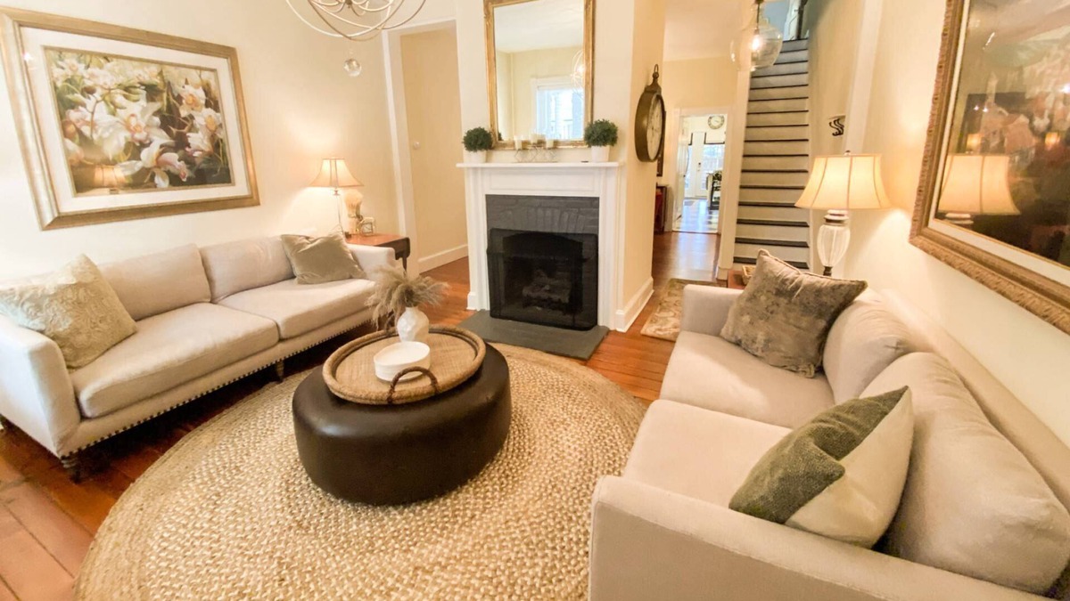 Historic District House | Stay in Heart of Downtown Annapolis Steps to Main St at Historic Carriage House
