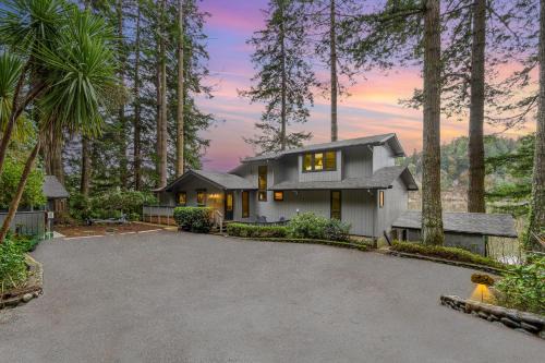 Lakeside House | Stay In Lakeside-Lake Front Luxe