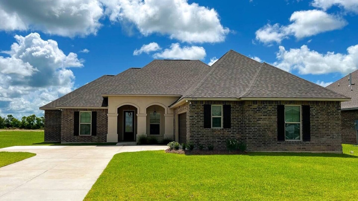Lake Charles House | Stay in luxury and comfort during your next work contract or vacation at the Bellview Bungalow.