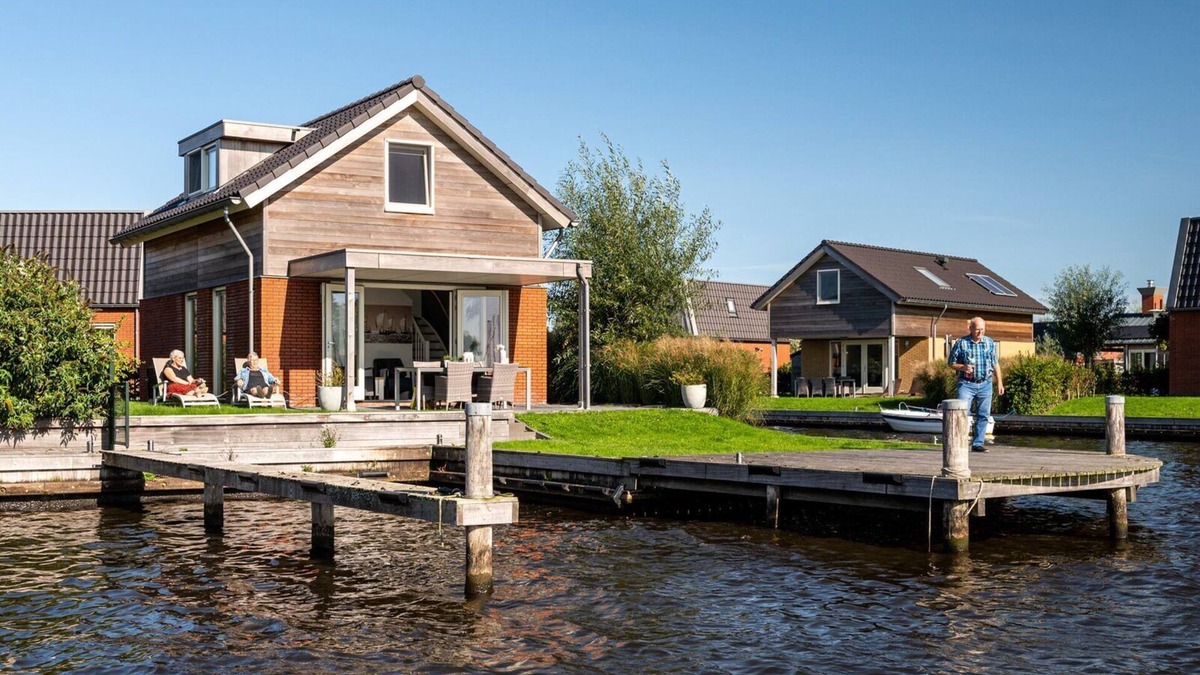 Akkrum House | Stay in our spacious Sneekermeer 4 home with private jetty.