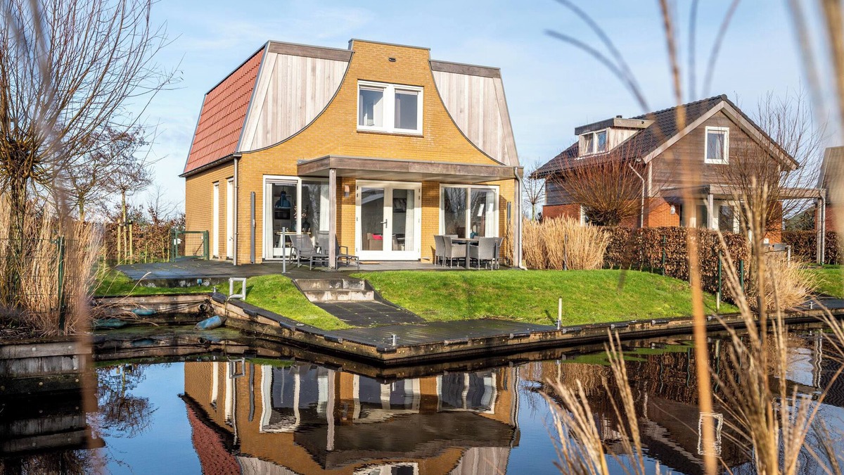 Akkrum House | Stay in our spacious Sneekermeer 6 home with private jetty.