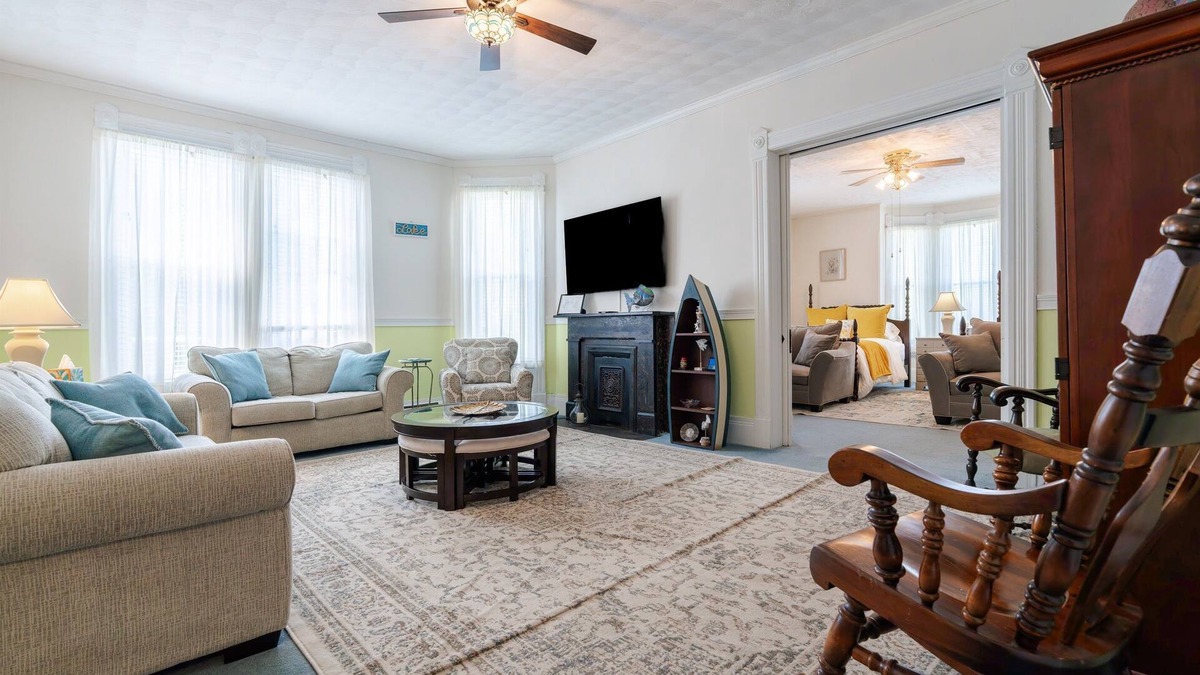 Gypsum Apartment | Stay in Style! Family Getaway by the Erie Shores