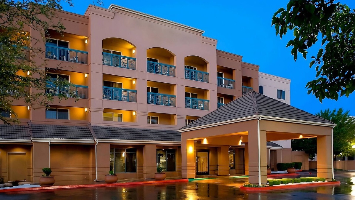 Pleasant Hill Hotel | Stay in Style While Exploring the San Francisco Bay Area w/Breakfast Buffet!