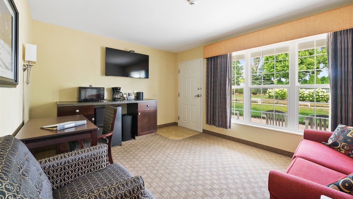 Kelleys Island House | Stay in the Glacier Suite for breathtaking views of Kelleys Island 116