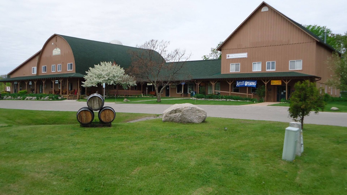 Suttons Bay Apartment | Stay in the heart of Leelanau county wine tasting region. Views to Traverse Bay