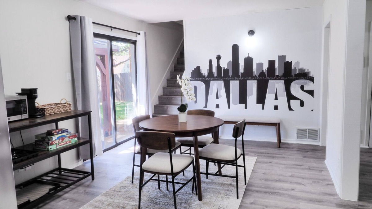 Euless House | Stay In The Heart Of DFW: Cozy Home Minutes Away from DFW Main Attractions