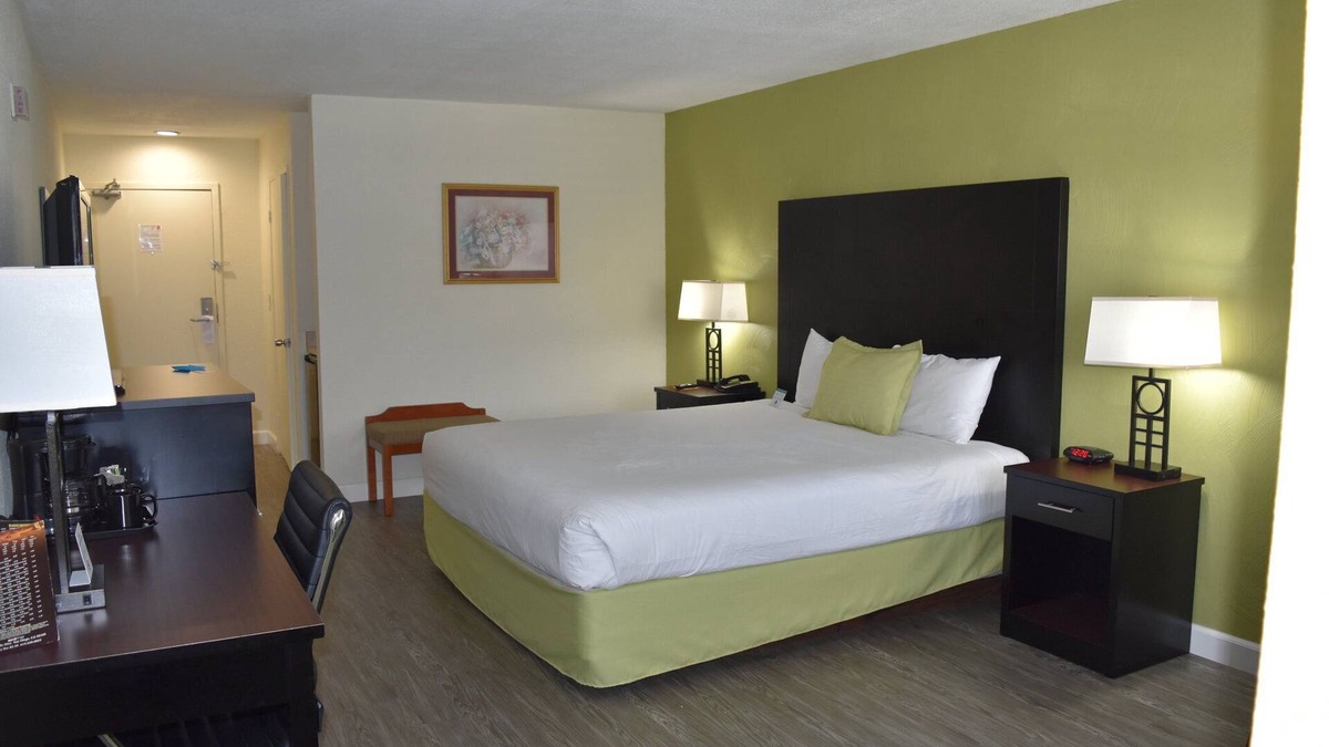 Old Town Hotel | Stay in the Heart of Old Town San Diego! FREE Breakfast and Parking!