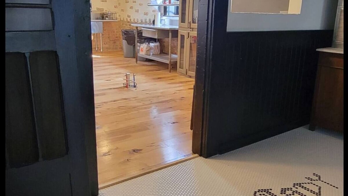 Chester Apartment | Stay in the historic 1887 Beard and Lady Inn surrounded by the Ozarks