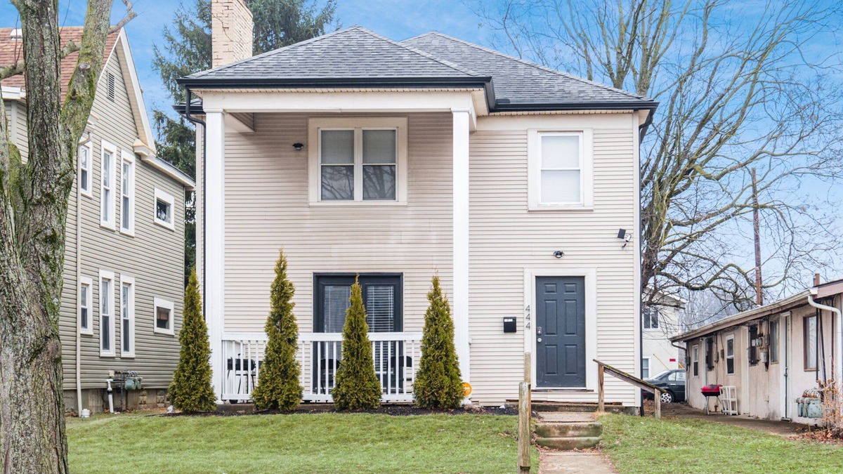 University District House | Stay in the Palazzo in OSU! 10 BEDS!
