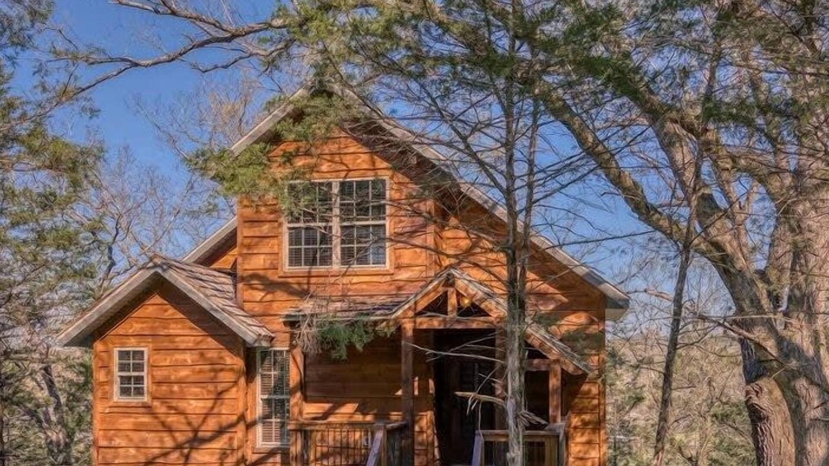 Branson Cabin | Stay in the Tree House! One of a Kind Experience!