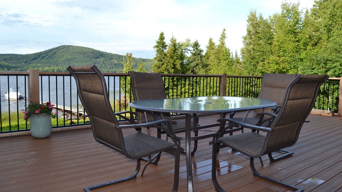 Mohawk House | Stay in Wonderful Cabin on Lac La Belle, Ski Mt. Bohemia, Snowmobile