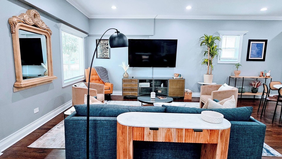 South Shore House | Stay Inn South Shore- Pool Table, Arcade, Sleeps 10, Pet Friendly