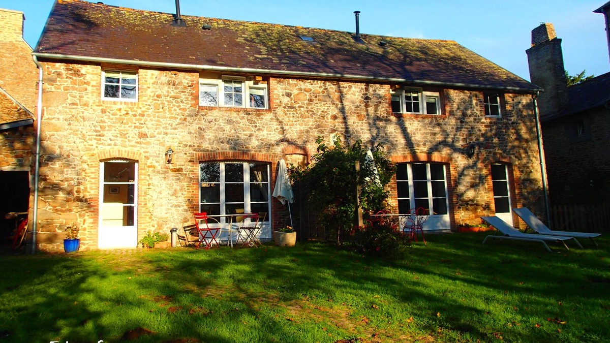 Pleudihen-sur-Rance Cottage | Stay late summer. Charming, cozy eco-gîte. Edge of Rance.