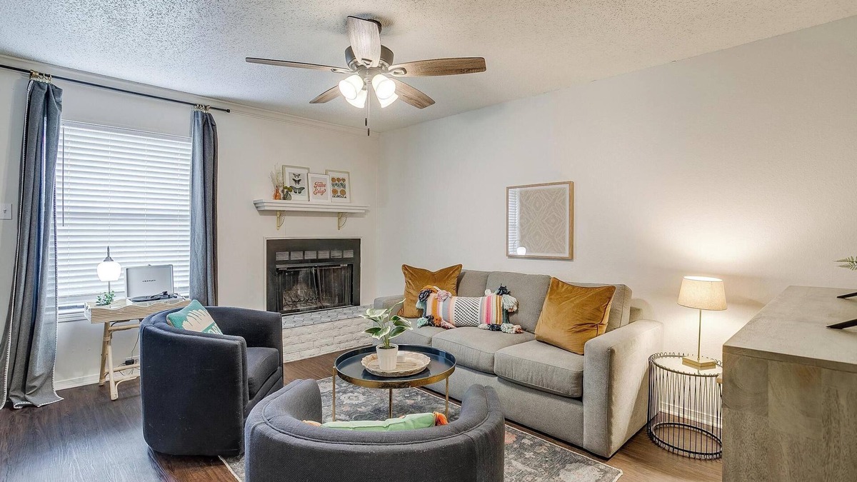 Benbrook House | Stay Local in the Fort