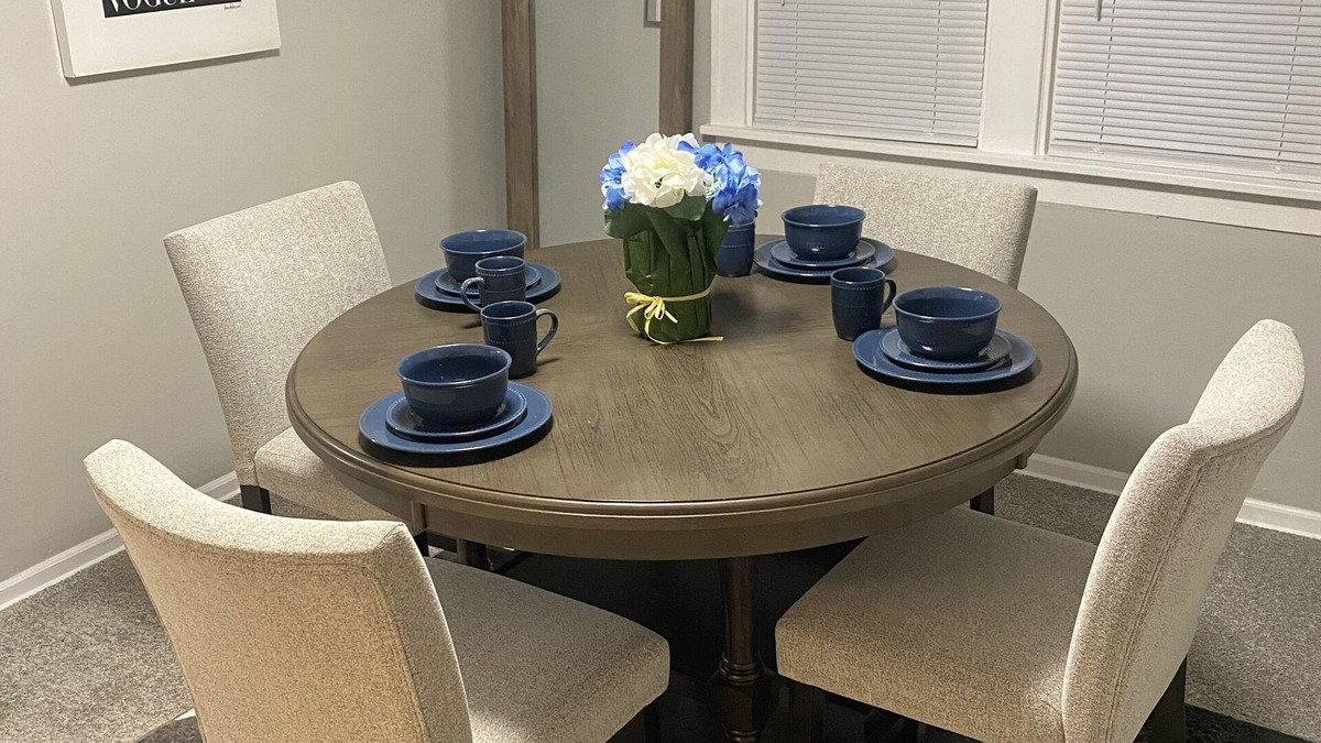 Washington Heights Apartment | Stay near family or close to downtown, this loft in Beverly has it all!