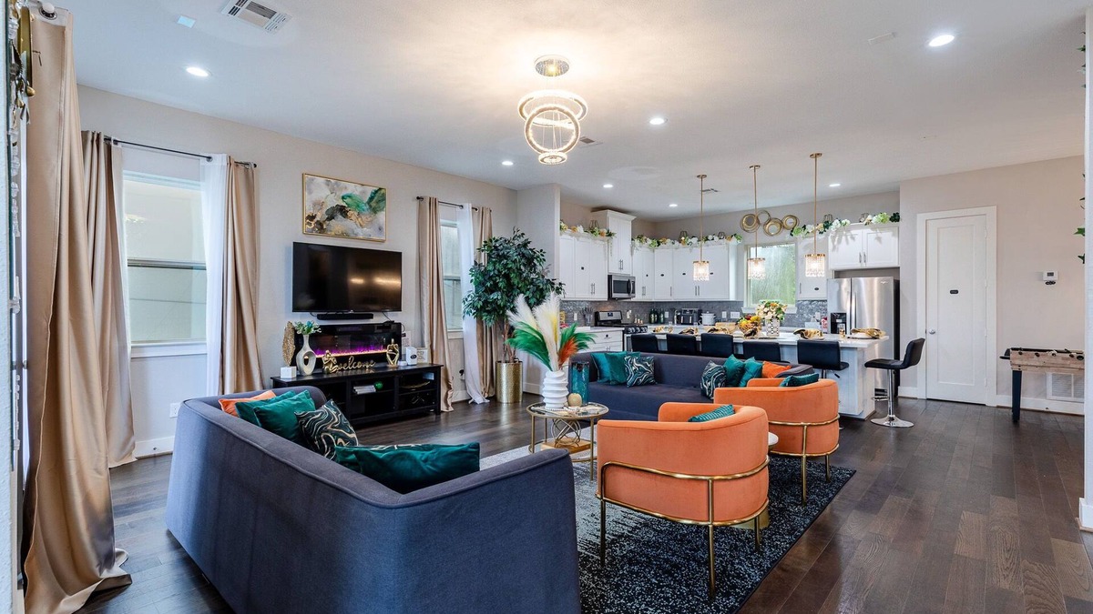 Riverside Terrace House | Stay Near Med Center/GYM/Hot Tub/pool Access