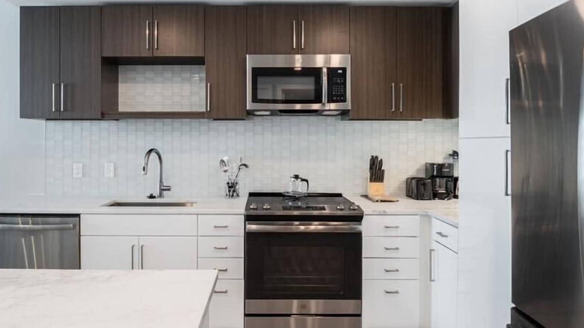 Woodmont Triangle Apartment | Stay near Metro! Kitchen, Pool & Spa | nr Downtown & Parks