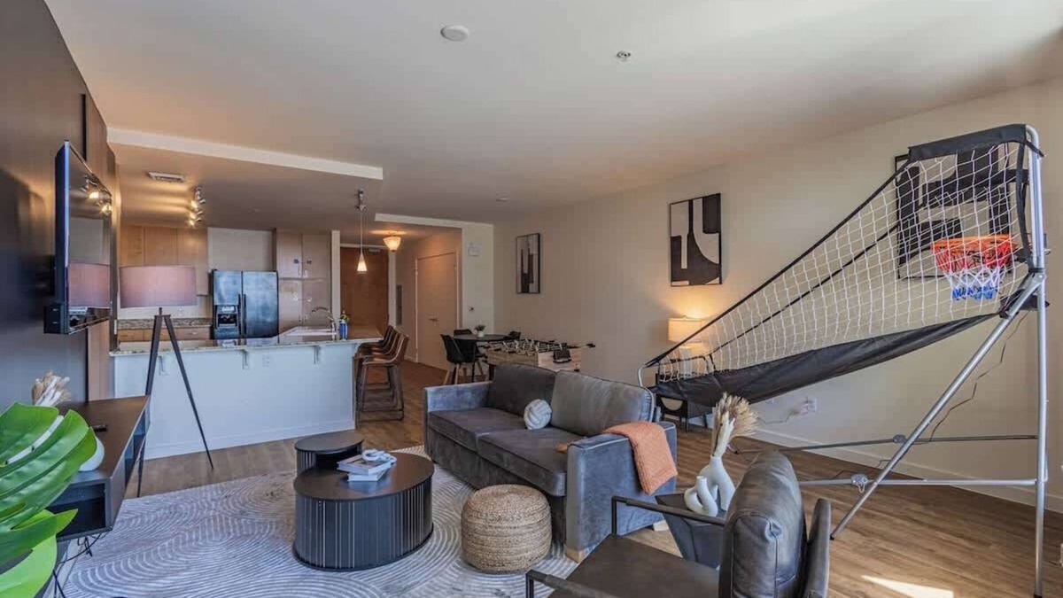 Downtown Phoenix Apartment | Stay Near PHX Arena | Pool,Gym,Balcony,Parking,W/D
