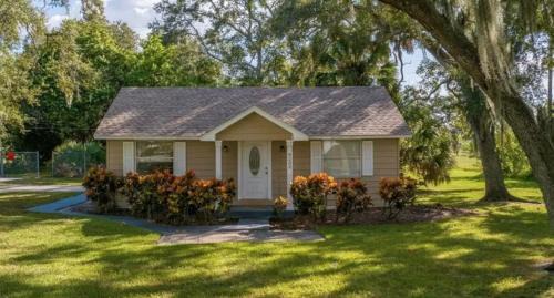 Largo House | Stay near the beach in this pet-friendly private home