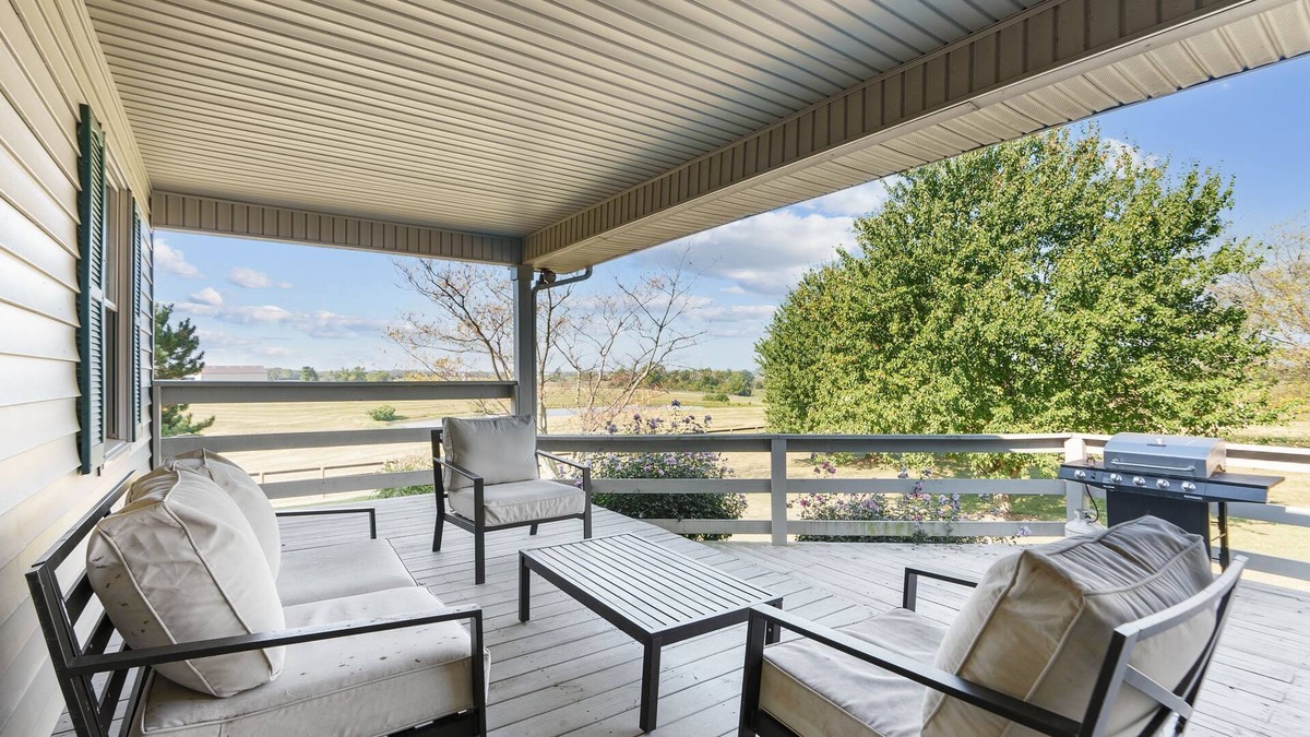 Paris Other | Stay on a working horse farm in Paris, KY