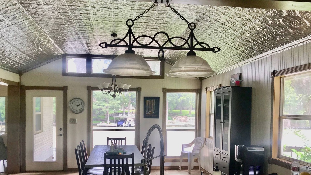 McQueeney House | Stay on Lake Mcqueeney for The Bandit Golf Getaway or New Braunfels Tubing!