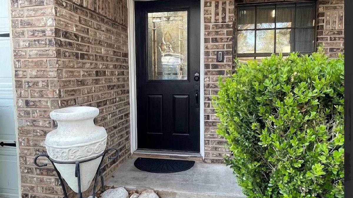 Woodway House | Stay on Rey- Charming 3-bedroom/2 bath house with office space in beautiful Waco