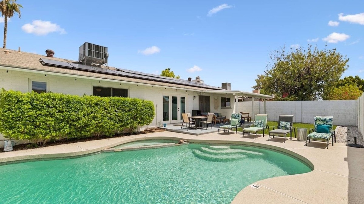 Tempe House | Stay on Sesame |3bdrm | Bright, Spacious, Fun
