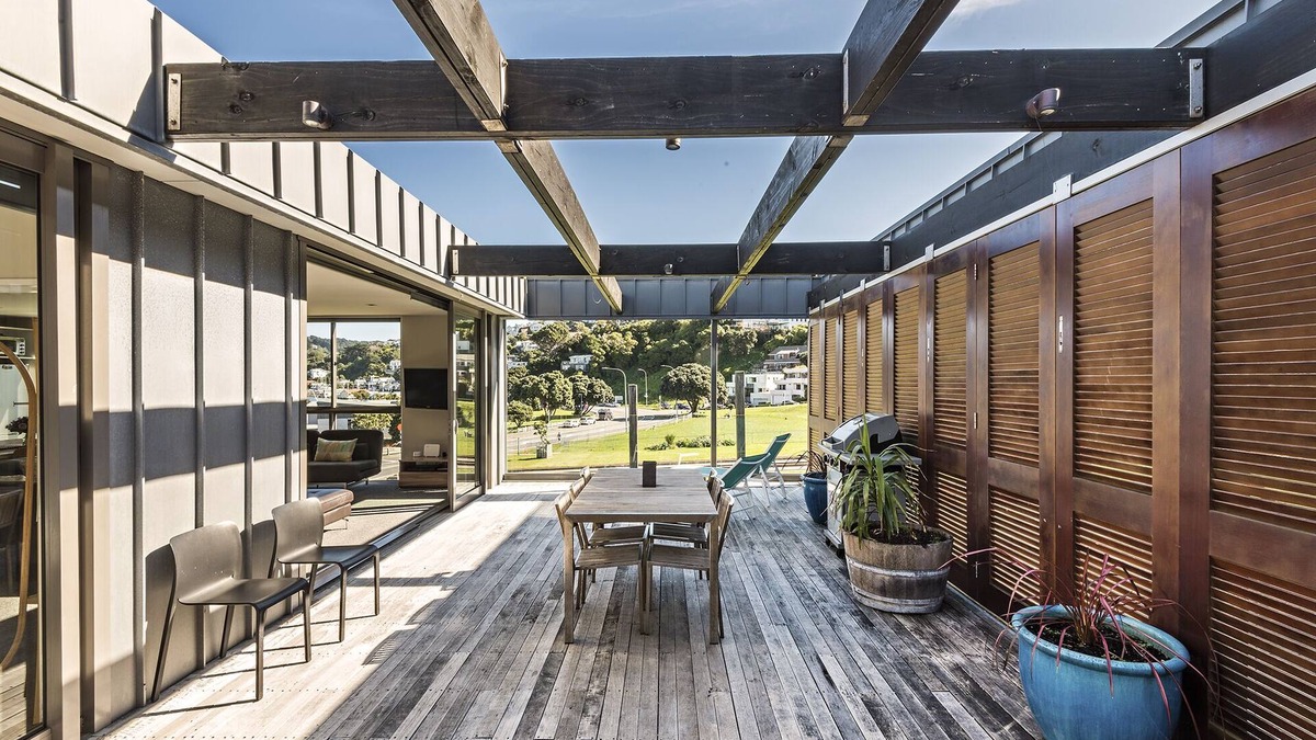 Wellington Apartment | Stay on the Bay - The Penthouse on Evans Bay - 3 bed top floor apartment